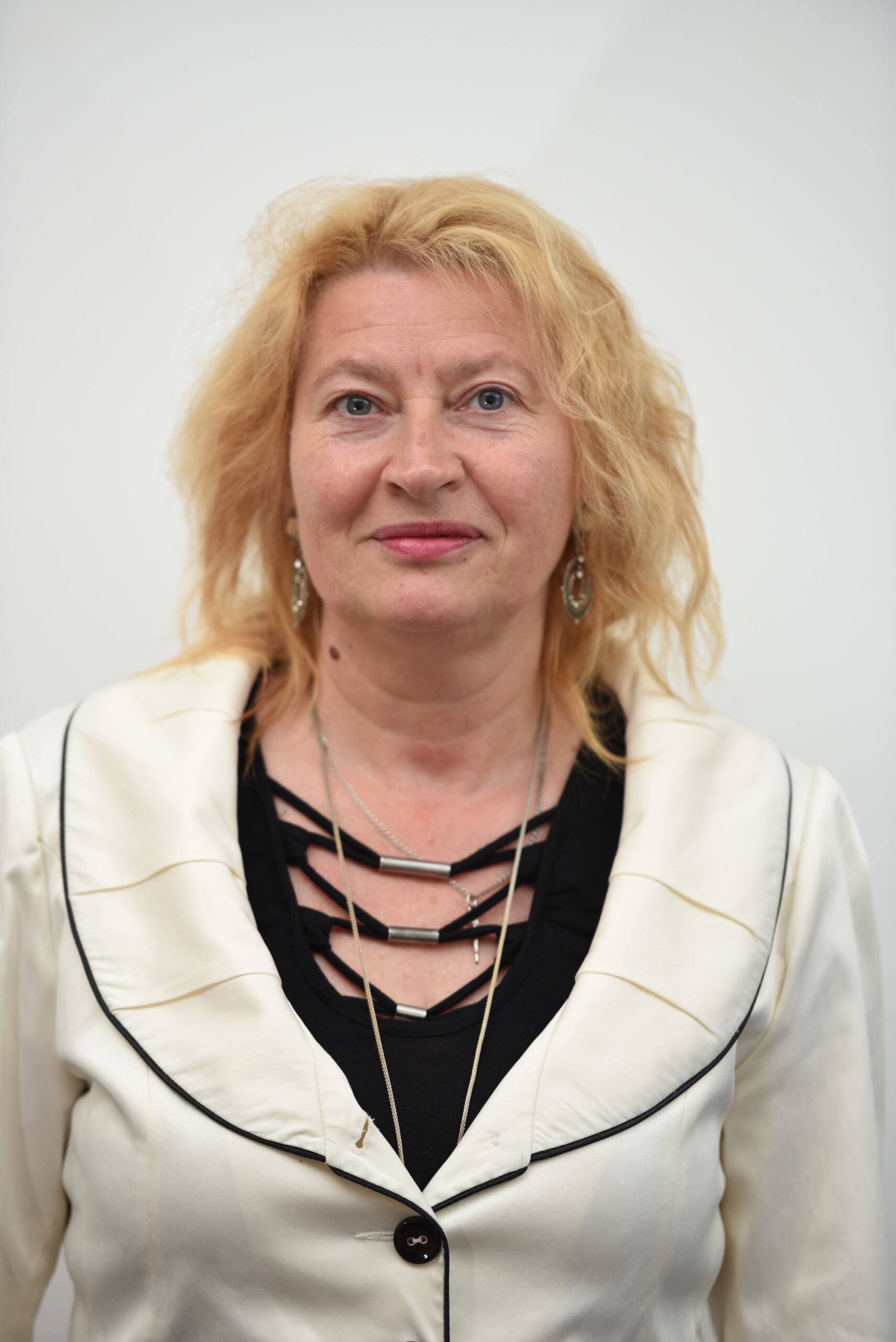 Prof. univ. dr. habil. Claudia COSTIN
